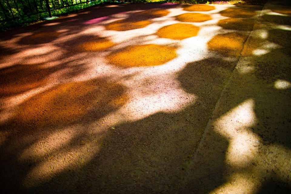 Moominvalley_Park_Umbrella_Sky_Pavement_Installation_Hugging_Hanno_Japan_Hanno_Moomintroll_Little_My