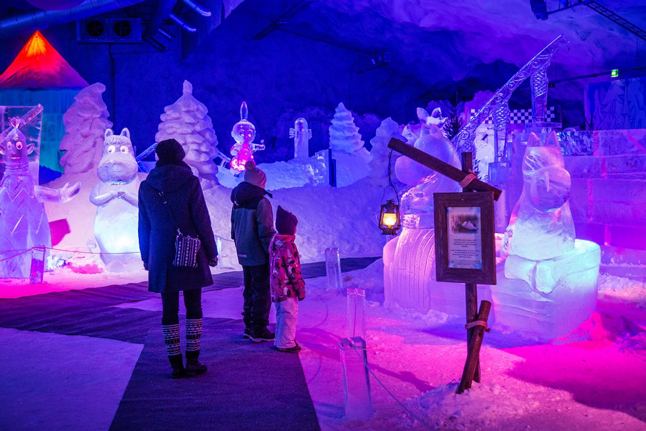 The new ice sculptures and fun activities of the Moomin Ice Cave charms