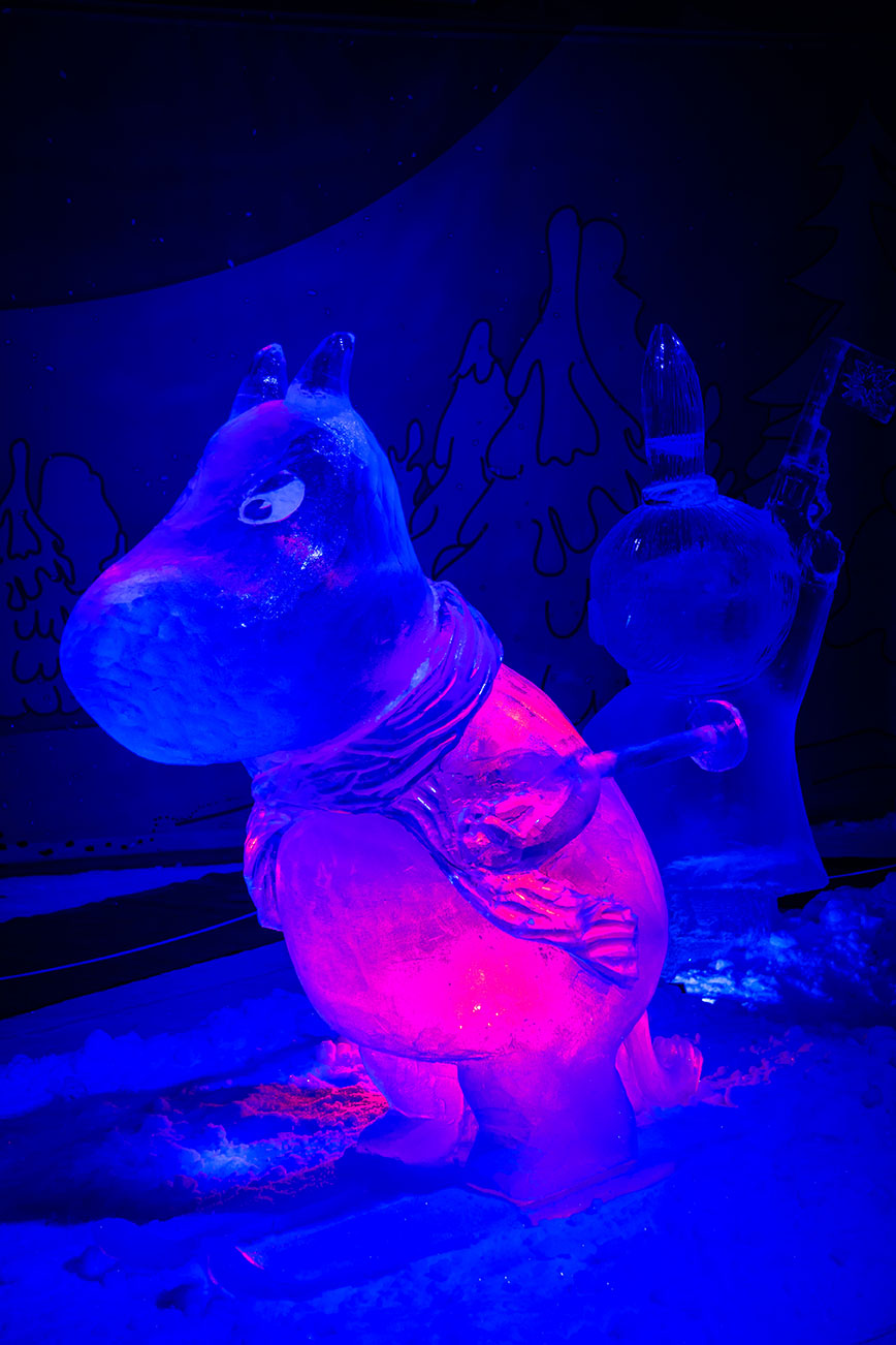 The new ice sculptures and fun activities of the Moomin Ice Cave charms