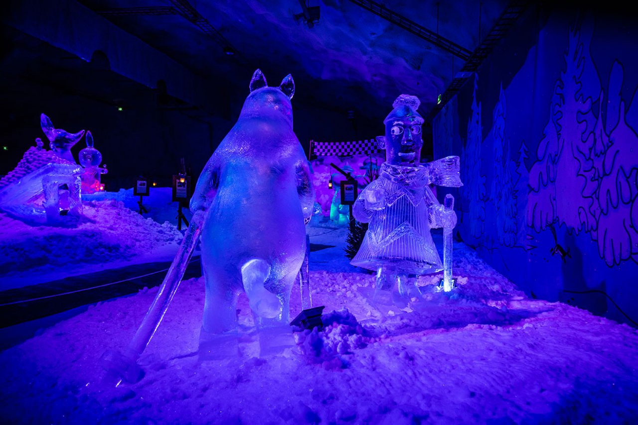 The new ice sculptures and fun activities of the Moomin Ice Cave charms