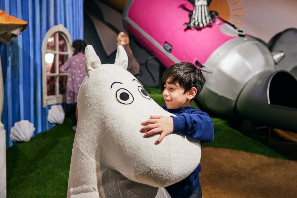 Funnys Äventyr Moomin hug