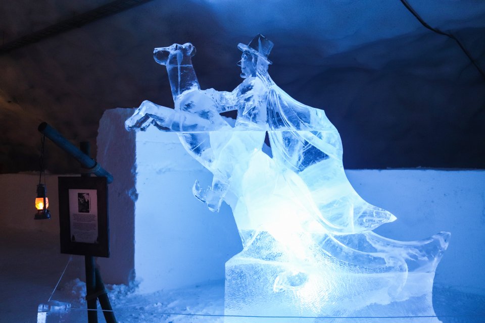 Mumin- och Tove Jansson -utställningar Ice Cave Vesileppis